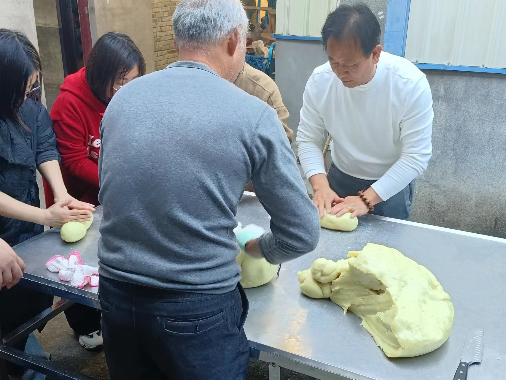 易順建工集團:體驗黃粿制作,傳承傳統(tǒng)文化