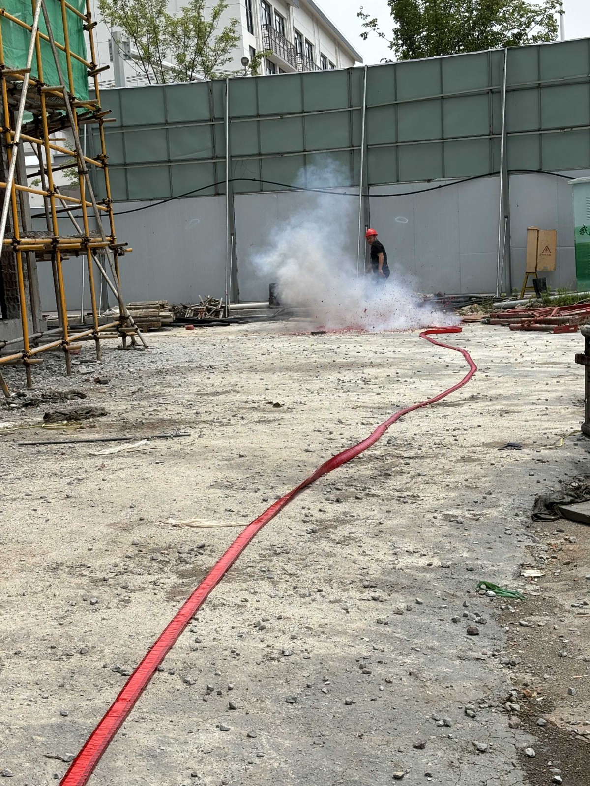 易順建工集團有限公司承建的“松溪縣湛盧書苑商住小區”工程順利封頂!