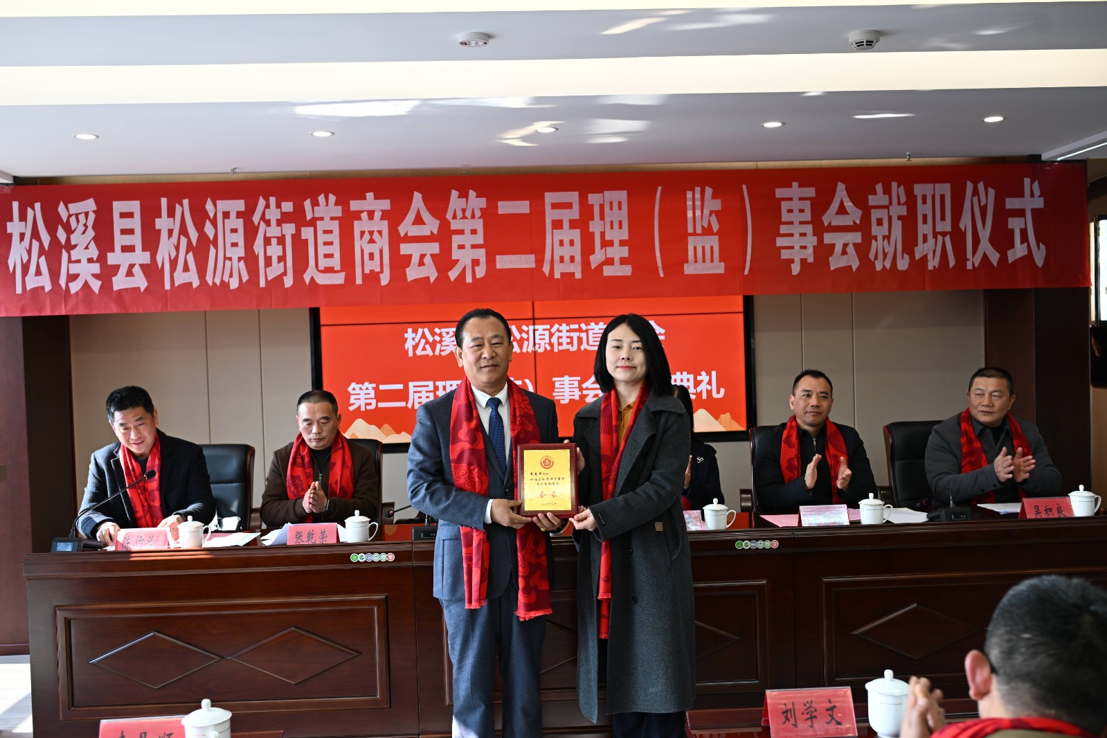 喜報(bào)!易順建工集團(tuán)有限公司李易順董事長連任松源街道商會(huì)第二屆會(huì)長