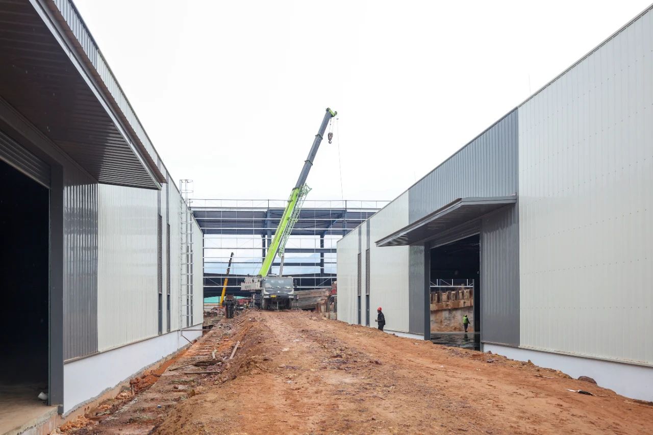 松溪縣三和循環(huán)經(jīng)濟產(chǎn)業(yè)園標準化廠房和基礎(chǔ)設施提升項目建設“分秒必爭”